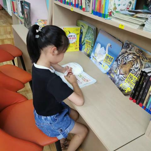“阅读新时代 经典伴成长  "宝丰县东城门小学暑期读书活动第 十三期  一2班 闫依墨