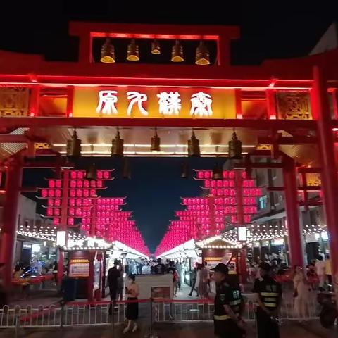 新疆之行第二十一天——额济纳沿京新京藏至包头，由荒漠到淡绿至翠绿的渐进式变奏曲，而横竖街则是浓烈的中国红