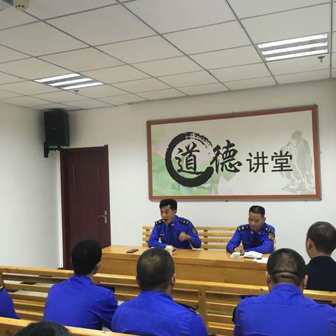 安全第一 预防为主 城管执法局办公室组织召开车辆安全驾驶会议
