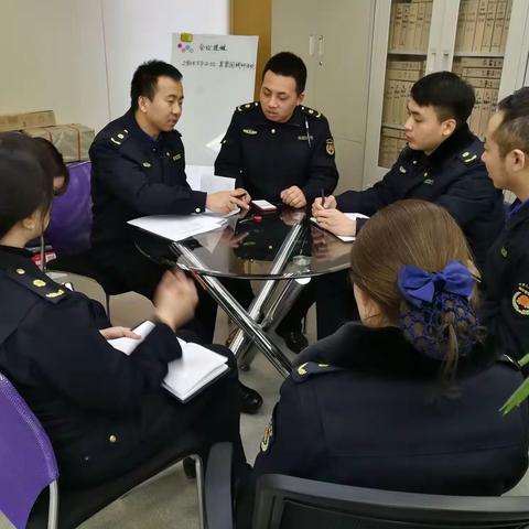 曲江城管执法局办公室组织召开值班员工作会议
