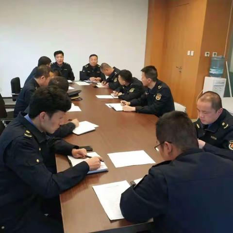 严格纪律抓落实 履职尽责强担当 城管执法局办公室召开值班工作会议