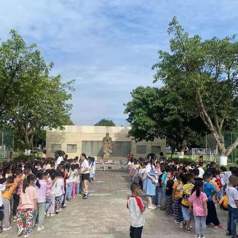童蒙养正 开笔启智—德阳市青云山路小学一年级开笔礼活动