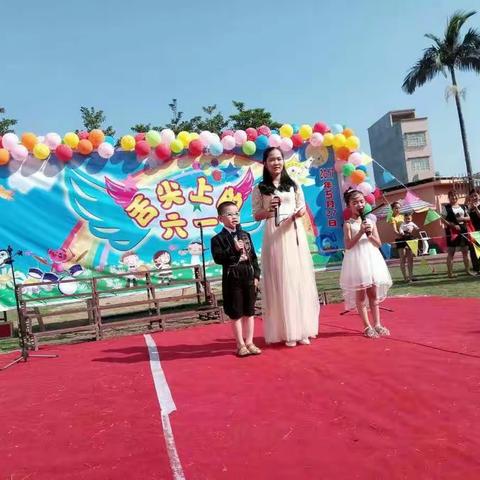 覃塘镇中心幼儿园六一毕业大合唱暨亲子美食节活动！