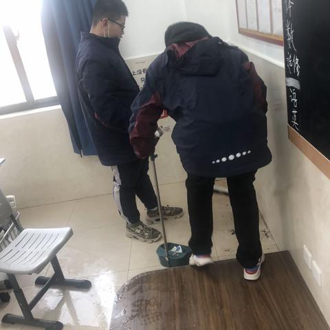 “疫”起同携手，健康齐护航。             ——记录710班消杀工作瞬间