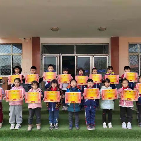 扬帆起航筑梦前行一年级一班寒假作业检查纪实