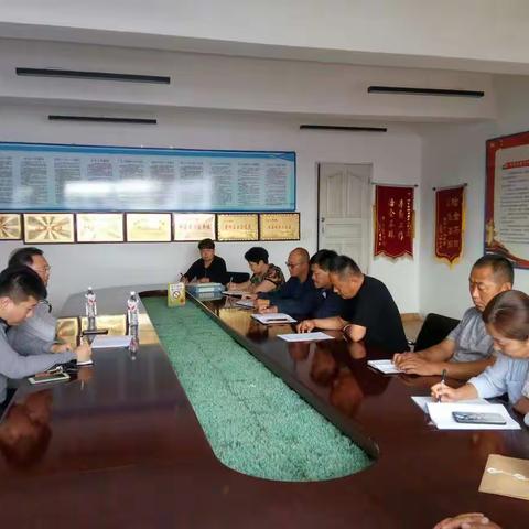 环卫队风清气正迎国庆，扫黑除恶工作不放松