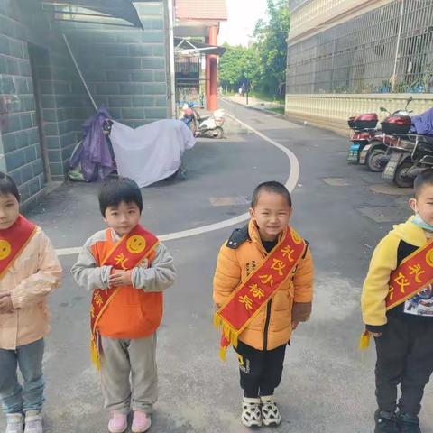 《争做礼仪小标兵  文明礼仪我先行》博艺龙飞幼儿园中班联