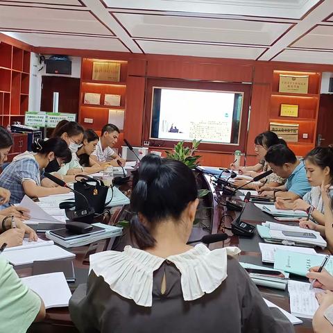 品味书香，静享阅读———洋浦一小数学组读书分享活动