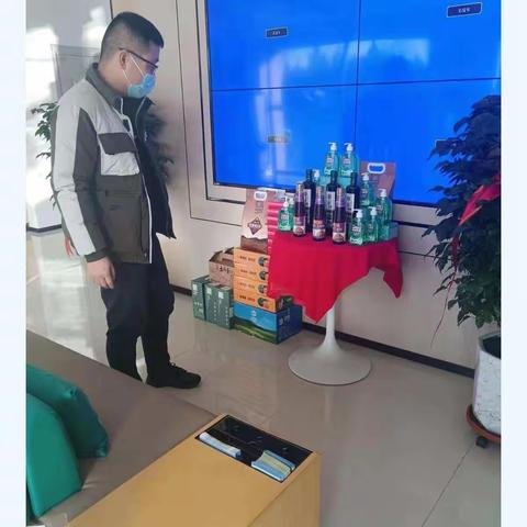 天赋支行开展2022年第九个“管理人员网点服务体验日”活动