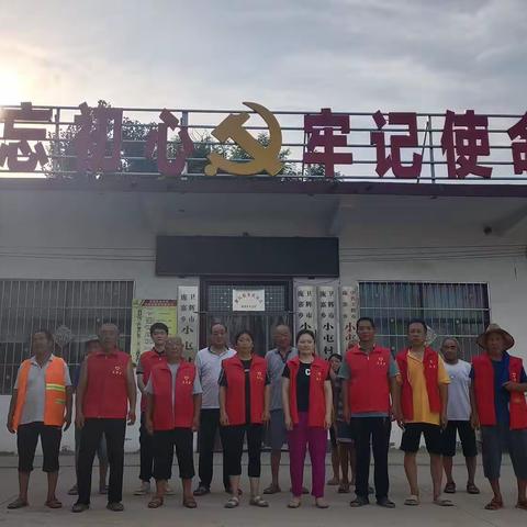 庞寨乡小屯村开展清除杂草义务劳动