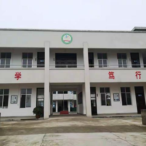 绵绵细雨空中舞，感恩之情扫尘芜——光山县第二初级中学捐赠斛山乡邱大湾小学课桌椅小记