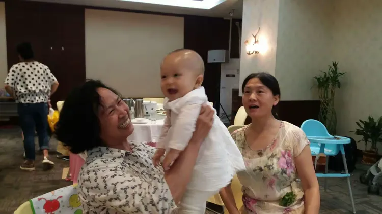 孙女玥玥生于2015年9月，我爱她，也爱儿子媳妇(第一集)