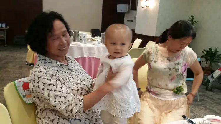 孙女玥玥生于2015年9月，我爱她，也爱儿子媳妇(第一集)