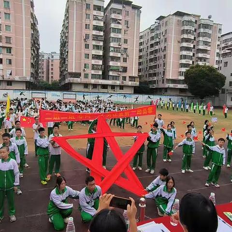 追梦路上，我们在奔跑——记韶关市第十四中学八（2）班校运会