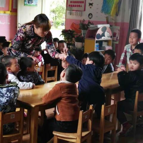 丽新民族小学附属幼儿园：防拐防骗 向陌生人说“不”