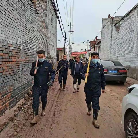 防汛救灾  我们在行动