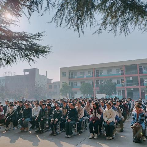 期中表彰树榜样，砥砺前行再起航——汝州市第八初级中学期中表彰暨总结大会