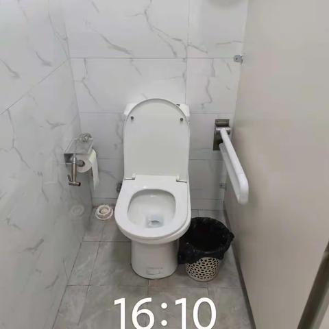 新桥街道开展“周三查公厕”