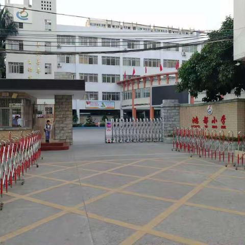 感恩有您        一路护行                        ——记鸿都小学103班家长护卫周