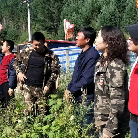 青松管护区党支部积极开展“坚持群众路线——我为群众办实事”主题志愿活动