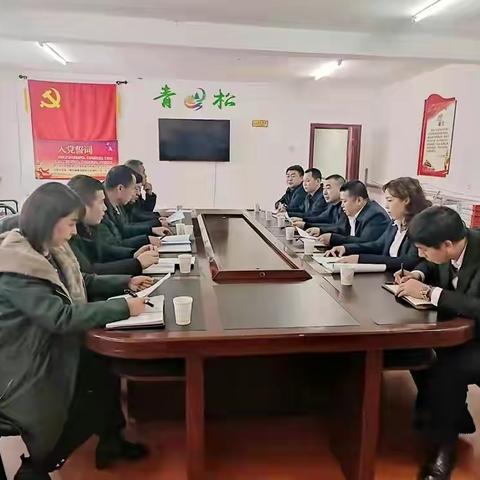 林业局党委委员、局工会主席胡长清深入青松林场调研