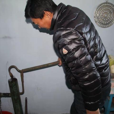 守初心、解难题—— 青松管护区工会帮助困难职工打水井解决吃水难