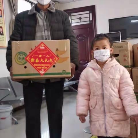 【周至民政】县民政局为疫情期间各类困难儿童发放“新春大礼包”