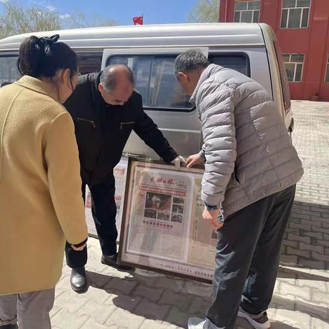 历史的底稿—东方希望小学报纸展
