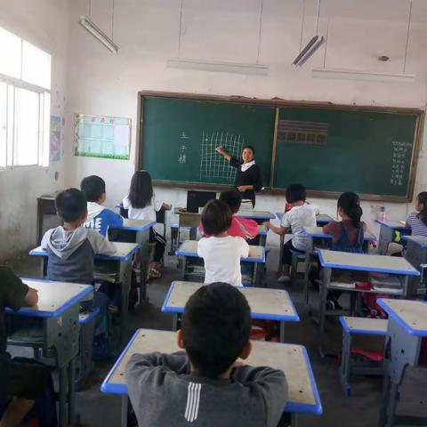 王庄小学五子棋社团在2018年9月21日下午开始啦！