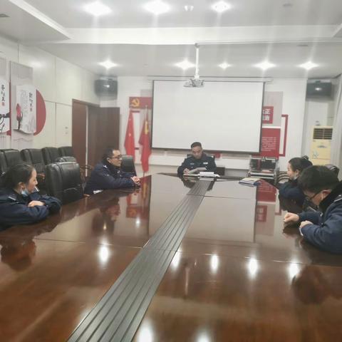 下汤收费站召开春季大练兵“一岗多能”知识培训