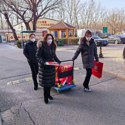 情系困难党员  节前慰问暖人心