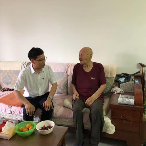 西六里屯社区党支部“七一“慰问 传递党的温暖