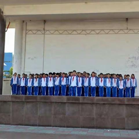 兖矿第一小学四、六班国旗下风采展示