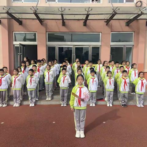 九九重阳节，浓浓敬老情——潞州区实验中学小学部四（5）中队升旗仪式