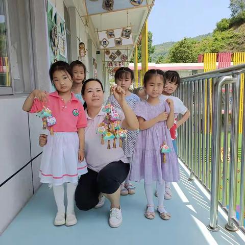 传承民俗文化 绣香包迎端午北园大班亲子手工活动