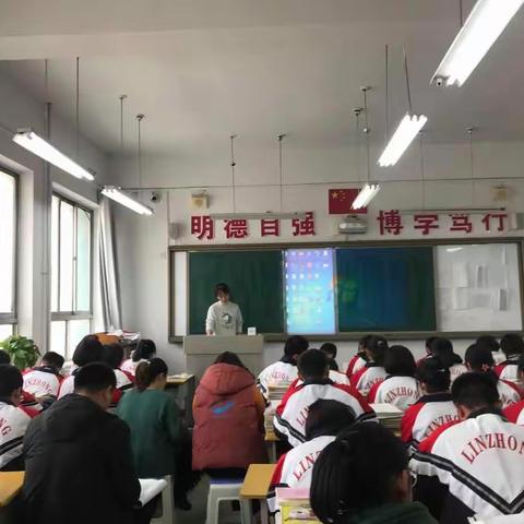 推门听课 助推青年教师成长