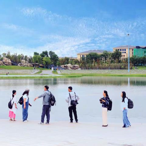 初秋的紫月湖公园……