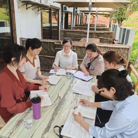 阅读悦读 携手前行，——株洲长鸿实验学校小学部英语工作室读书交流会