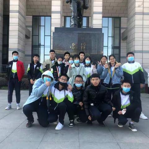 学习雷锋，热爱劳动，九年五班研学之旅。