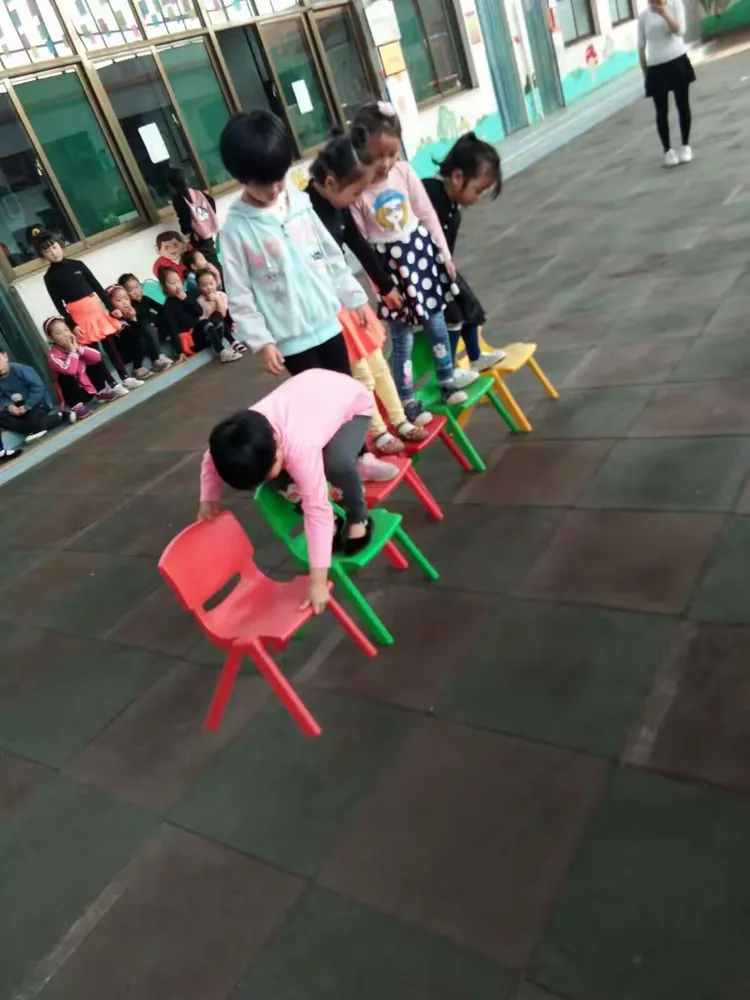 最美大三班 搭桥过河