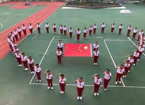 贯庄中心小学二年级（3）班周一升旗