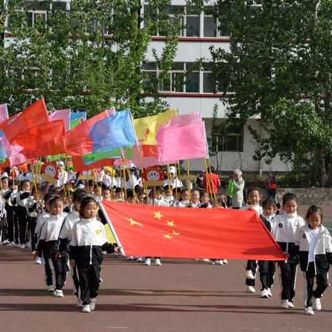 灵石一中学苑幼儿园“亲子齐运动  宝贝向前冲”春季亲子趣味运动会