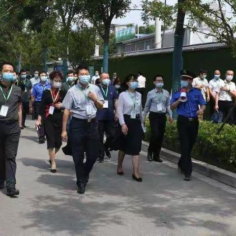 全市农贸市场及商场超市创建工作现场会在雁塔区召开