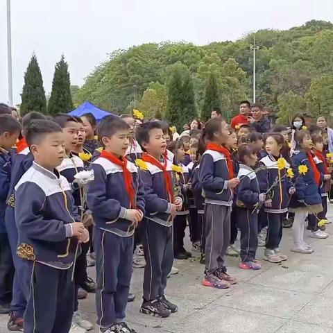 龙洲小学1907雏鹰中队“缅怀英烈 立志未来”清明祭扫活动