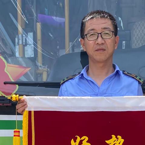 “60路雷锋专线”驾驶员安福新 热心助人传递文明