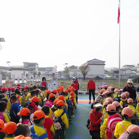 春日暖风煦，踏青亲自然：施甸县由旺镇幼儿园幼儿园开展春游活动