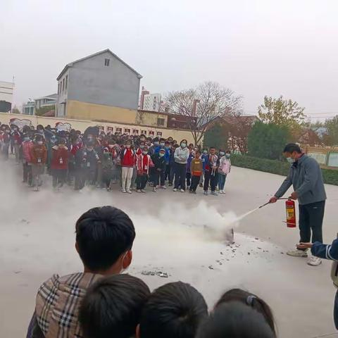 张黄镇中心小学校本部开展消防安全演练 筑牢安全防线
