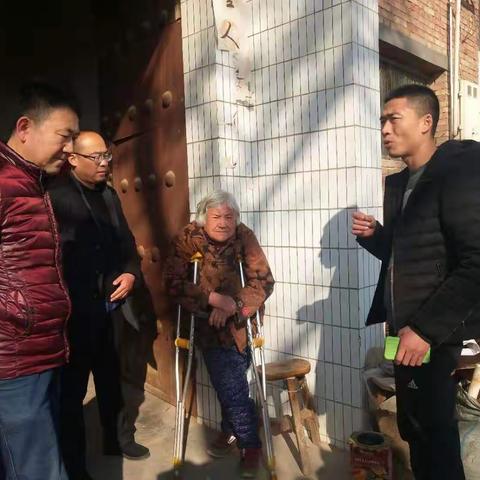 三原县卫协会春节前夕走访慰问贫困户