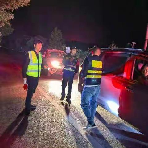 “守法知礼让，安全文明出行”