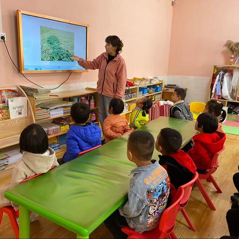 小天使幼儿园中三班生活体验活动——巧手剥花生